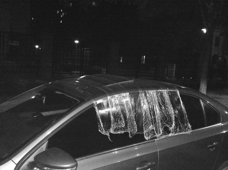 下暴雨了坐车子关窗户,大暴雨忘记关车窗怎么办