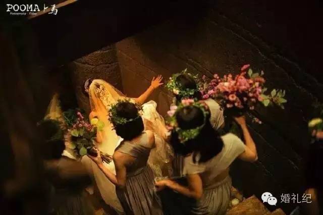 婚鞋藏哪里不易发现,婚鞋藏裙摆好不好