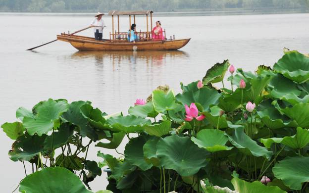 热了吧，来雪浪湖浪一夏吧！上海雪浪湖泼水节等你来嗨！