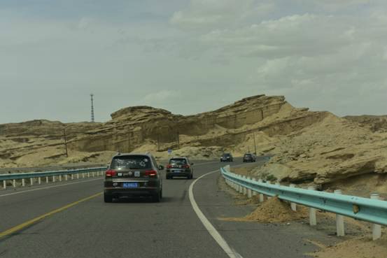 超多美图慎入！开神车，走丝路，这些不可思议的美景就在中国！