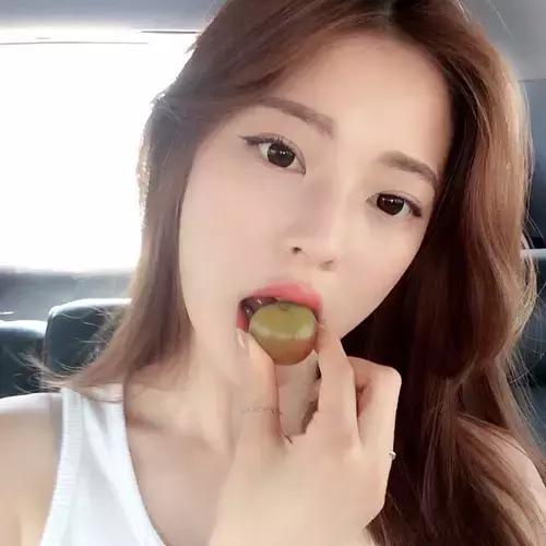 嘴唇干干怎么办?学下这些应急措施让唇彩更好上色