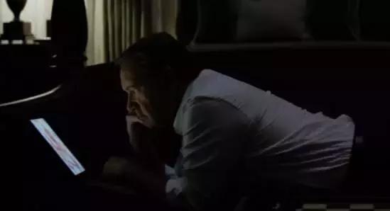 火进《纸牌屋》的奇妙手机游戏，竟然还是“门外汉”做的？