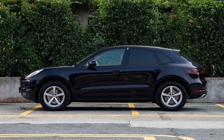 买车为啥都选白色,买车是白颜色车好还是黑颜色车好