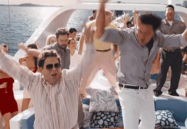 情人节送花清明节也送花,情人节送花还送礼物不