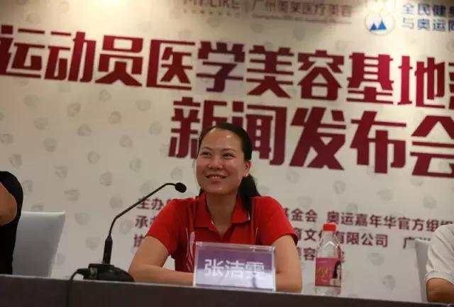 吴敏霞带伤训练视频,吴敏霞年轻的时候长啥样