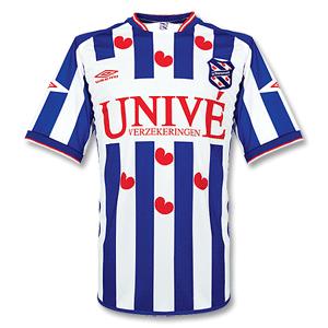 这件亮眼的红心球衣标志着荷兰中锋梦工厂