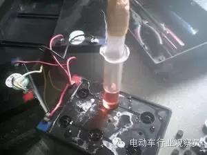 电动车电瓶用了四年了还能修复吗,电动车电瓶电压10.8v可以修复吗