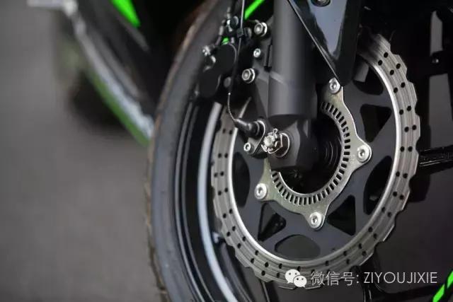 2017款ninja250和18款,ninja250排气四缸对比r6