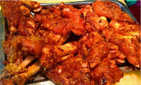 南宁第一家脆皮猪脚,南宁米马河木桶猪脚