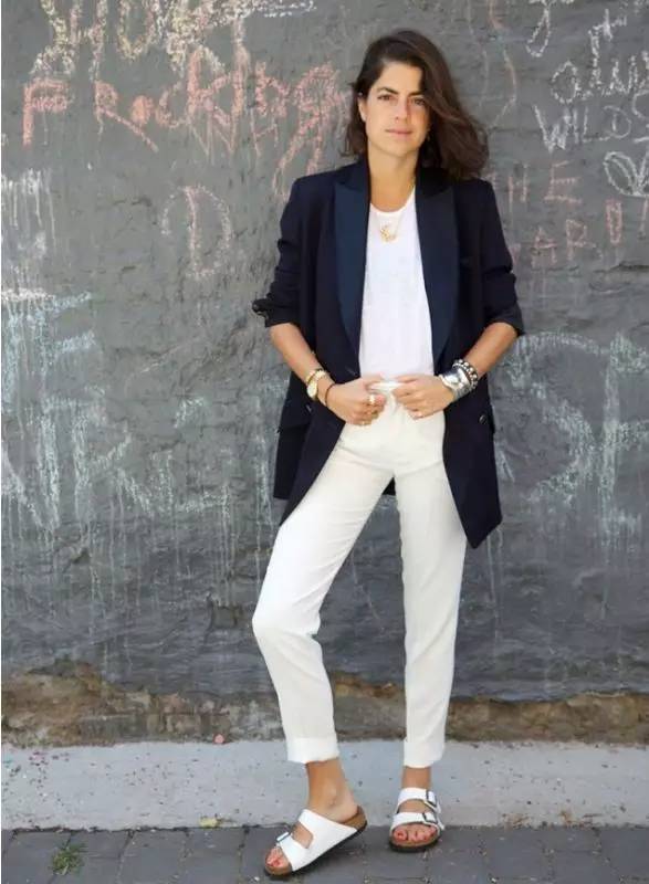 无语！这么丑的拖鞋，凭啥在时尚圈吃香？