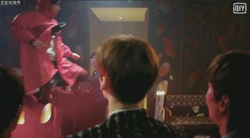 丁一宇安宰贤谁帅,一个单眼皮丑女生