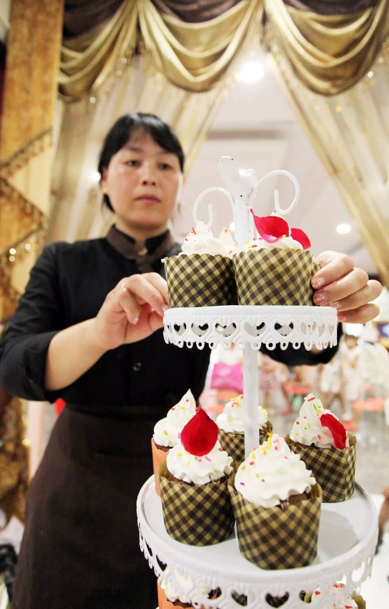 七夕单身联谊会,七夕一帮单身狗聚一起