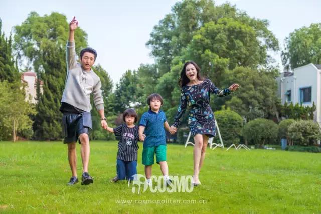 胖轩偷偷打开了他爸妈的衣柜给我看，而我只想看他肉嘟嘟的样子