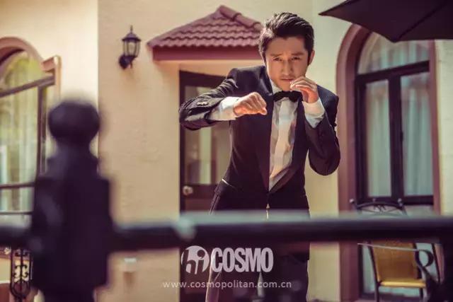 胖轩偷偷打开了他爸妈的衣柜给我看，而我只想看他肉嘟嘟的样子