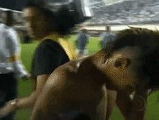 最经典搞笑中超足球gif,足球球员搞怪图片