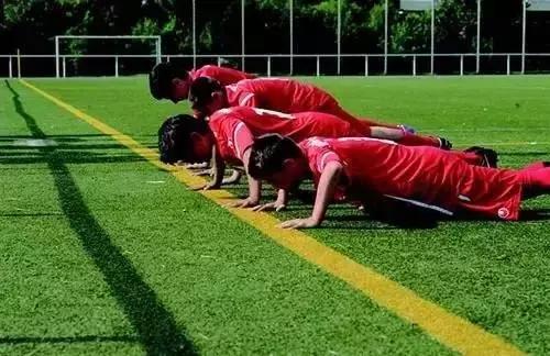 足球运动的专项体能训练,足球运动应注意哪些事项