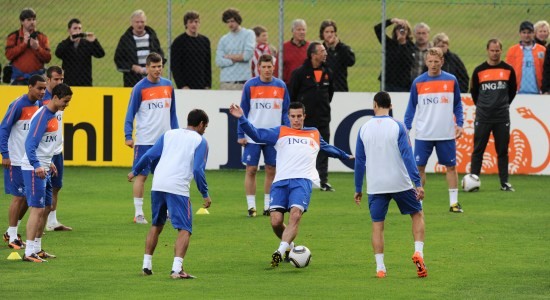 踢完球膝盖痛,踢完球髂骨疼痛的原因及解决方法