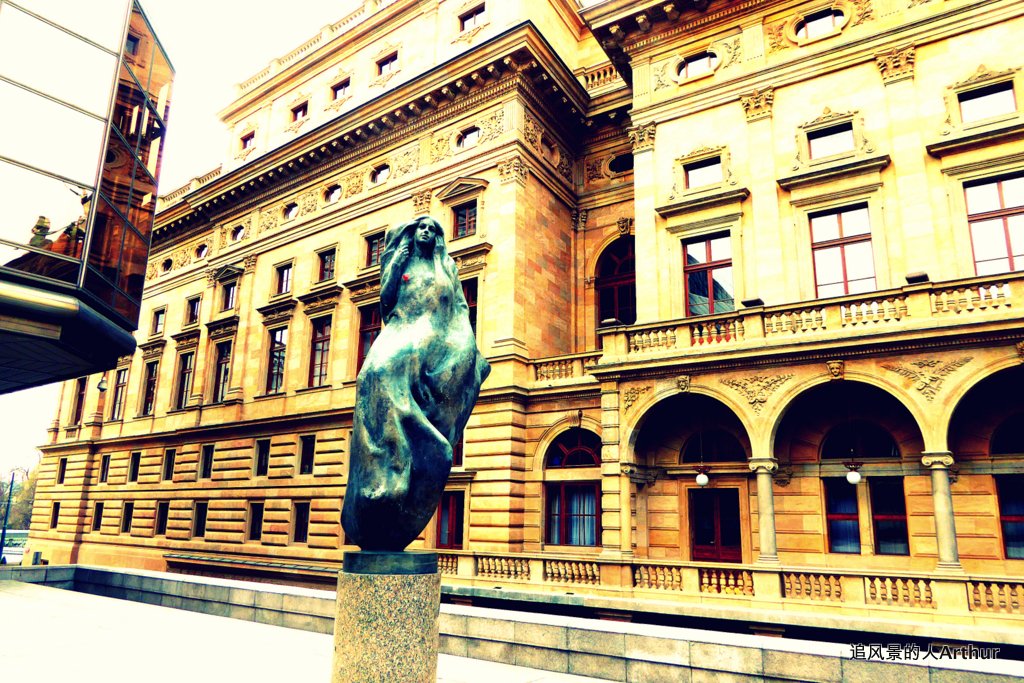 布拉格生命不能承受之轻,布拉格生活真实状况