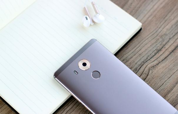 大屏华为mate8性能依旧坚挺,华为mate8经典