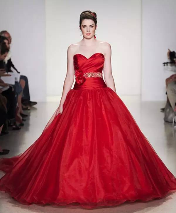 原来大牌最爱合作迪士尼哪些限量款俘获了你的少女心？