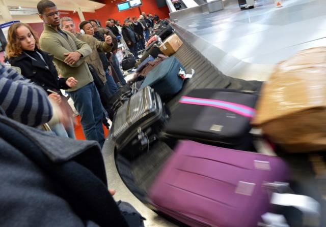 国外飞机上安检时丢失物品怎么办,坐飞机行李怎么放才不会被偷