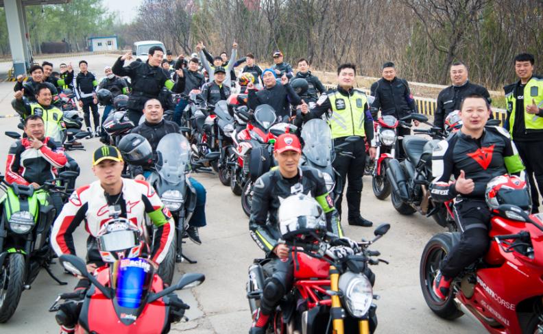 数百名杜卡迪车主齐聚北京，新款杜卡迪魔鬼Carbon现身