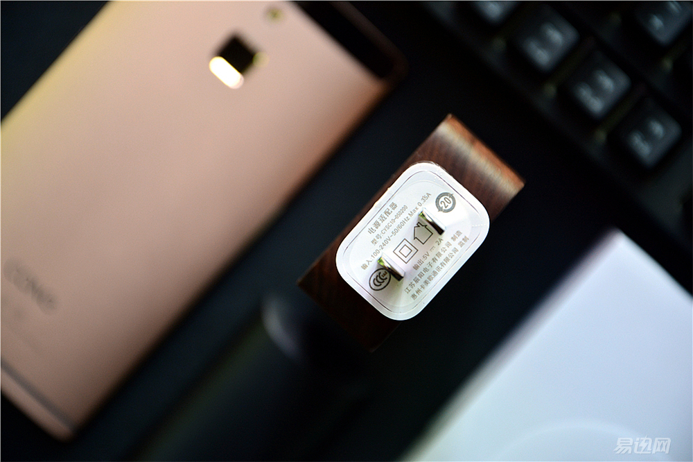 做工精致的千元机,青葱metal手机拆机