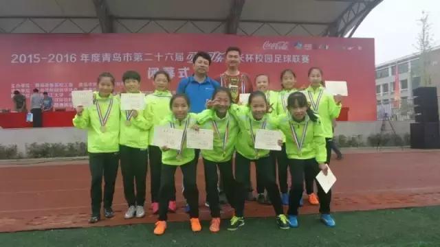 踢足球很厉害的小孩,踢足球的孩子真棒