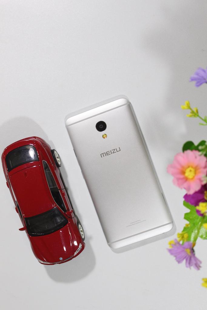 魅蓝e现在值得买吗,yunos魅蓝