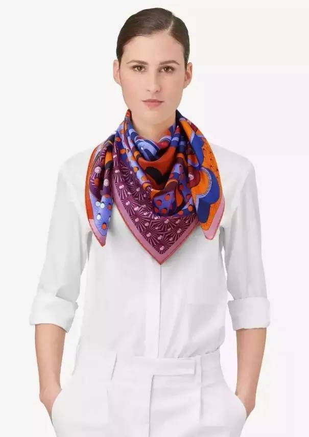 爱马仕丝巾的故事,爱马仕丝巾的故事视频