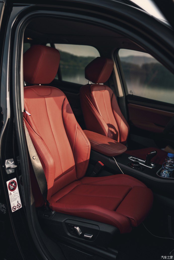 宝马x3曜夜版黑武士落地价,宝马x3黑武士静态体验