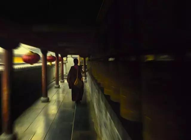 绕佛大有讲究，可别把方向搞错了