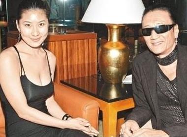 谢贤为什么老是戴眼镜,谢贤为什么老戴个眼镜