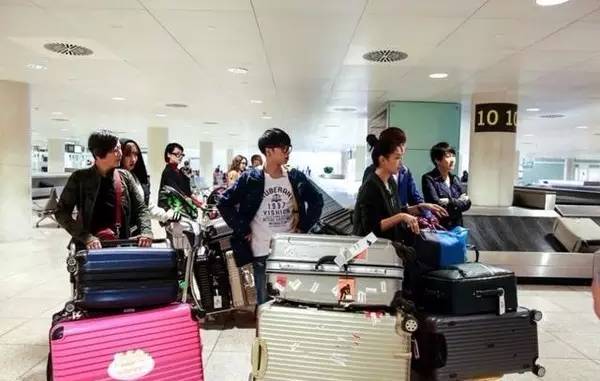 纸皮箱一个能卖多少钱,老式皮箱现在值钱吗