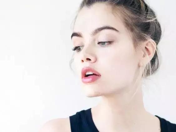 即将入秋敏感肌肤如何应对,敏感肌肤换季皮肤干燥起皮怎么办