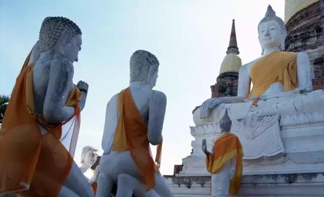 绕佛大有讲究，可别把方向搞错了