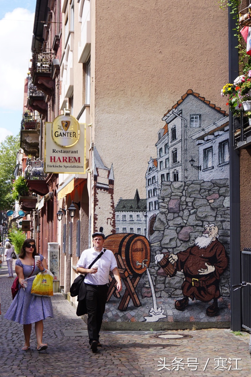 踩到黑森林的泉水，就能娶到弗莱堡的漂亮妞儿！