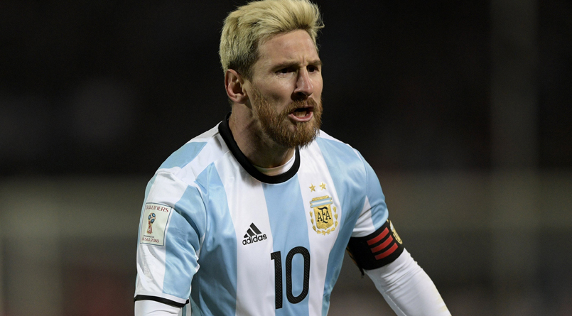 梅西在阿根廷戴的是队长袖标吗,梅西戴上队标