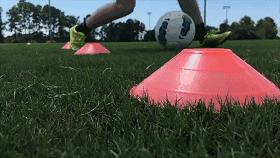 带球过半场很难么,带球过杆