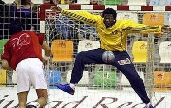 踢足球那些搞笑的事,踢好足球一件非常有趣的事情