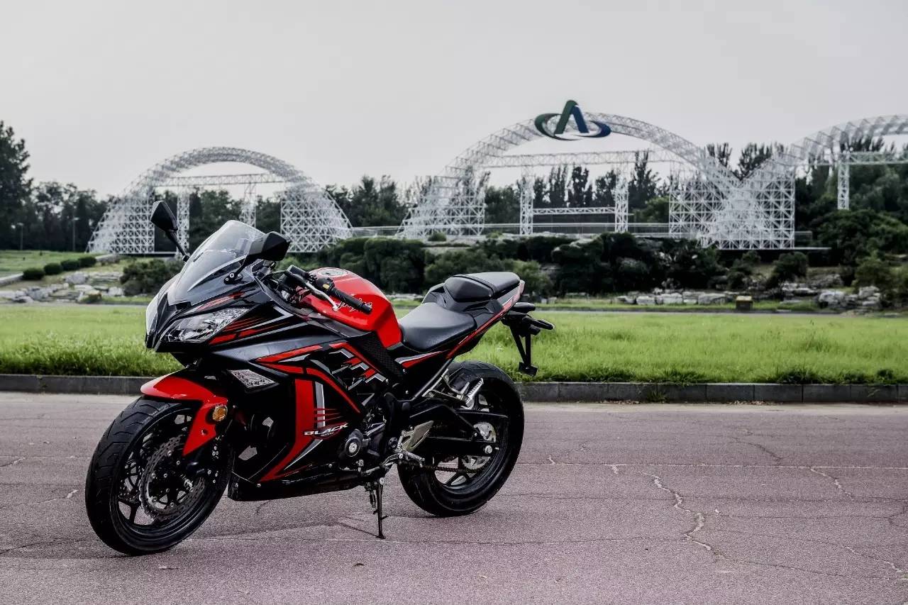 双缸高颜值,国产4缸街车嘉爵