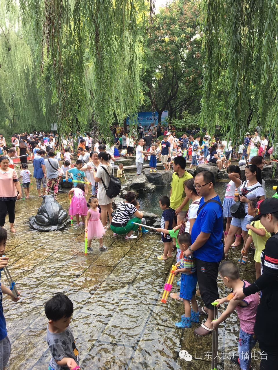 五龙潭泼水节，全家一起嗨翻天