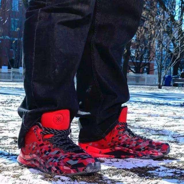 安踏和李宁谁销量高,李宁为什么比安踏便宜