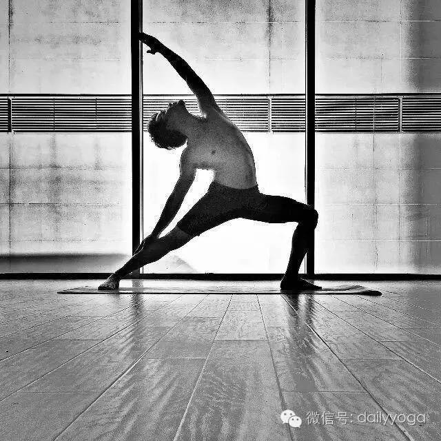 山式是瑜伽最基础体式,基础好看的瑜伽体式