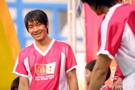 周星驰在电影里的广告照片,周星驰唯一拍过广告