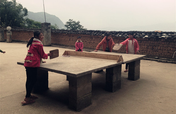 为什么瘪的乒乓球用开水烫会还原,怀念小时候一起玩的旧乒乓球