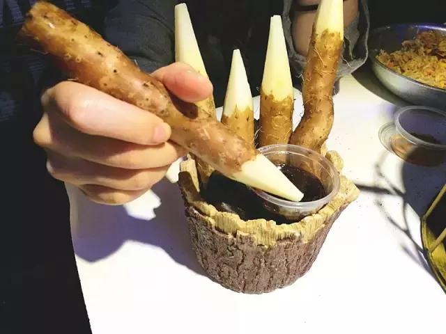 异域|中国首家无餐具的美式水货餐厅,就用你的双手大快朵颐