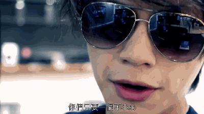 精分男子一人饰五角告诉你买PSVR后果很严重!