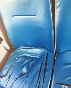 所有汽车都是真皮座椅吗,车上真皮座椅修复