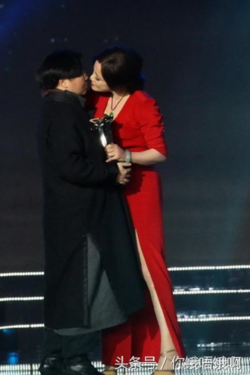 演艺圈最激烈的同性之吻范冰冰、刘晓庆激吻导演